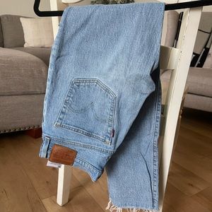 Levi 501 jeans size 28